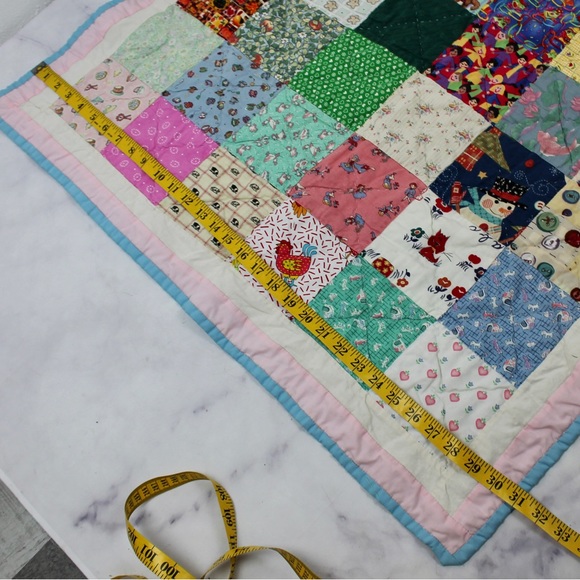 🥳SALE🥳Vintage handmade baby blanket quilt - Picture 9 of 11